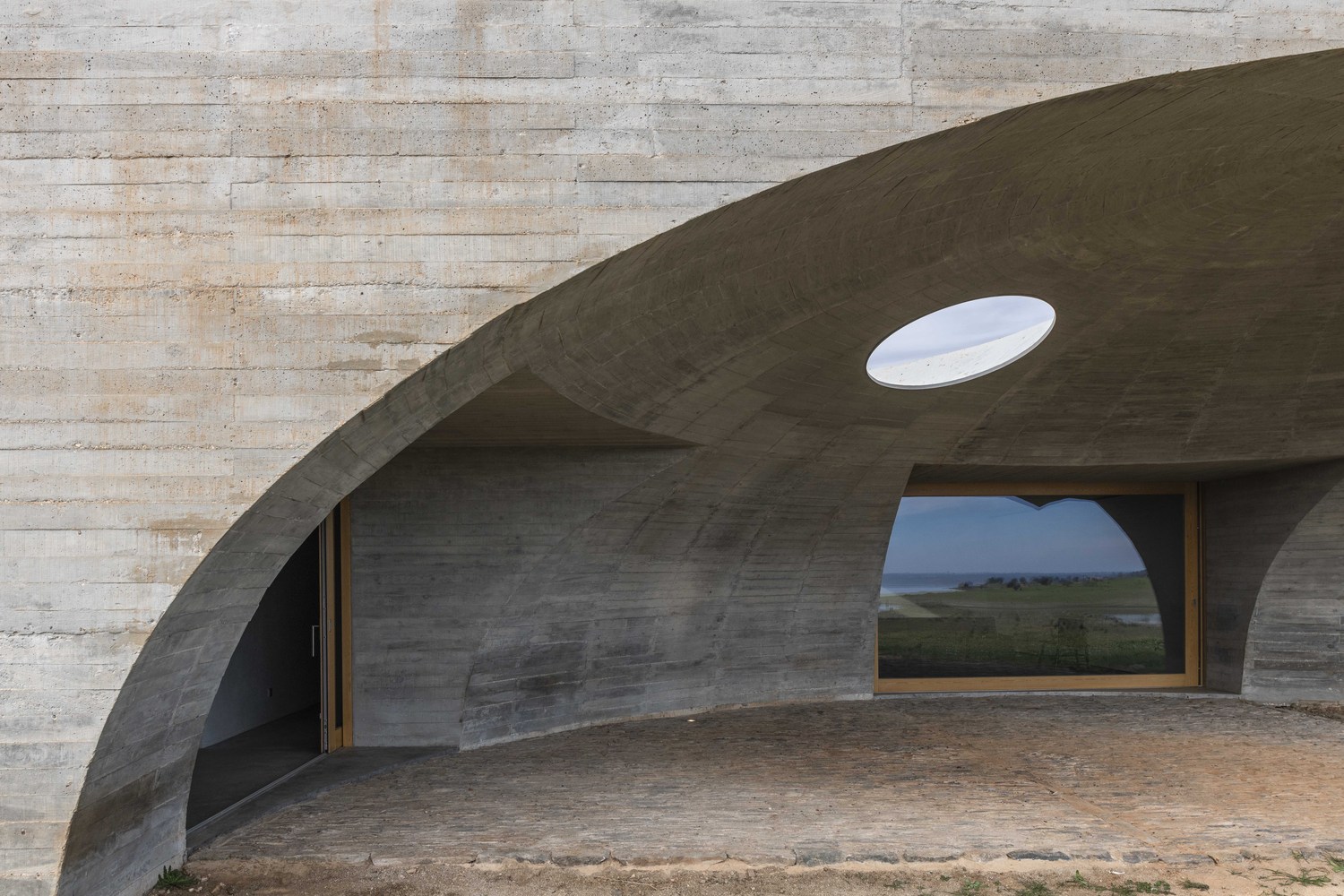 Casa em Monsaraz / Aires Mateus - Fachada, Arco, Porta