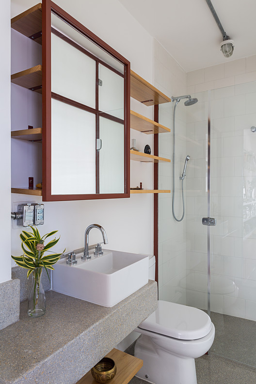 Duplex Capote / Cacho Arquitetura - Pia, Janela, Banheiro, Iluminação, Chuveiro, Bacia Sanitária, Bancada