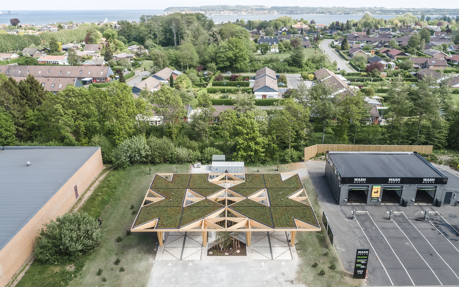 Gallery of Ultra Fast Charging Station for Electric Vehicles / Cobe 4