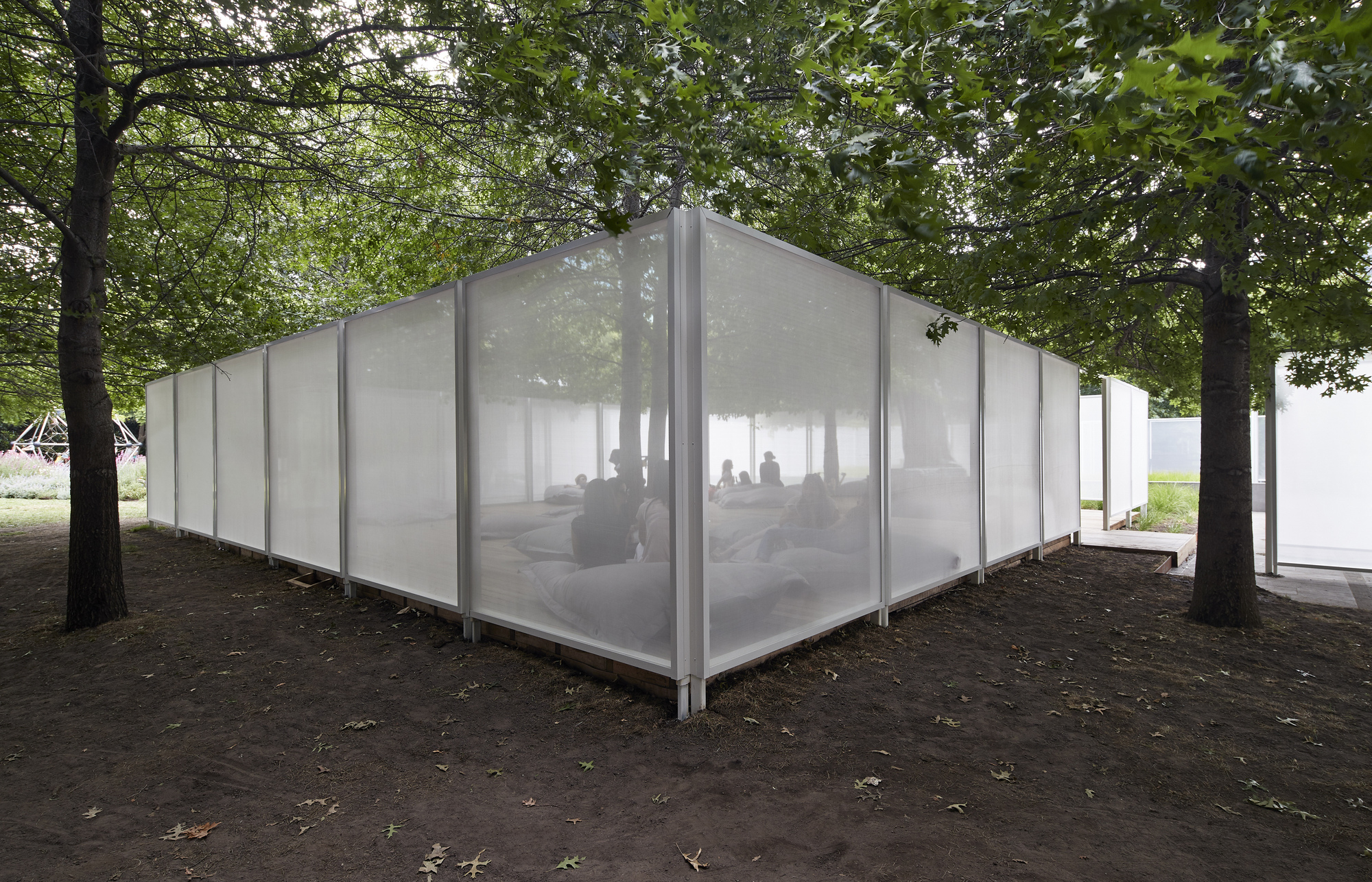 Gallery of Garden Wall Pavilion / Retallack Thompson + Other Architects 3
