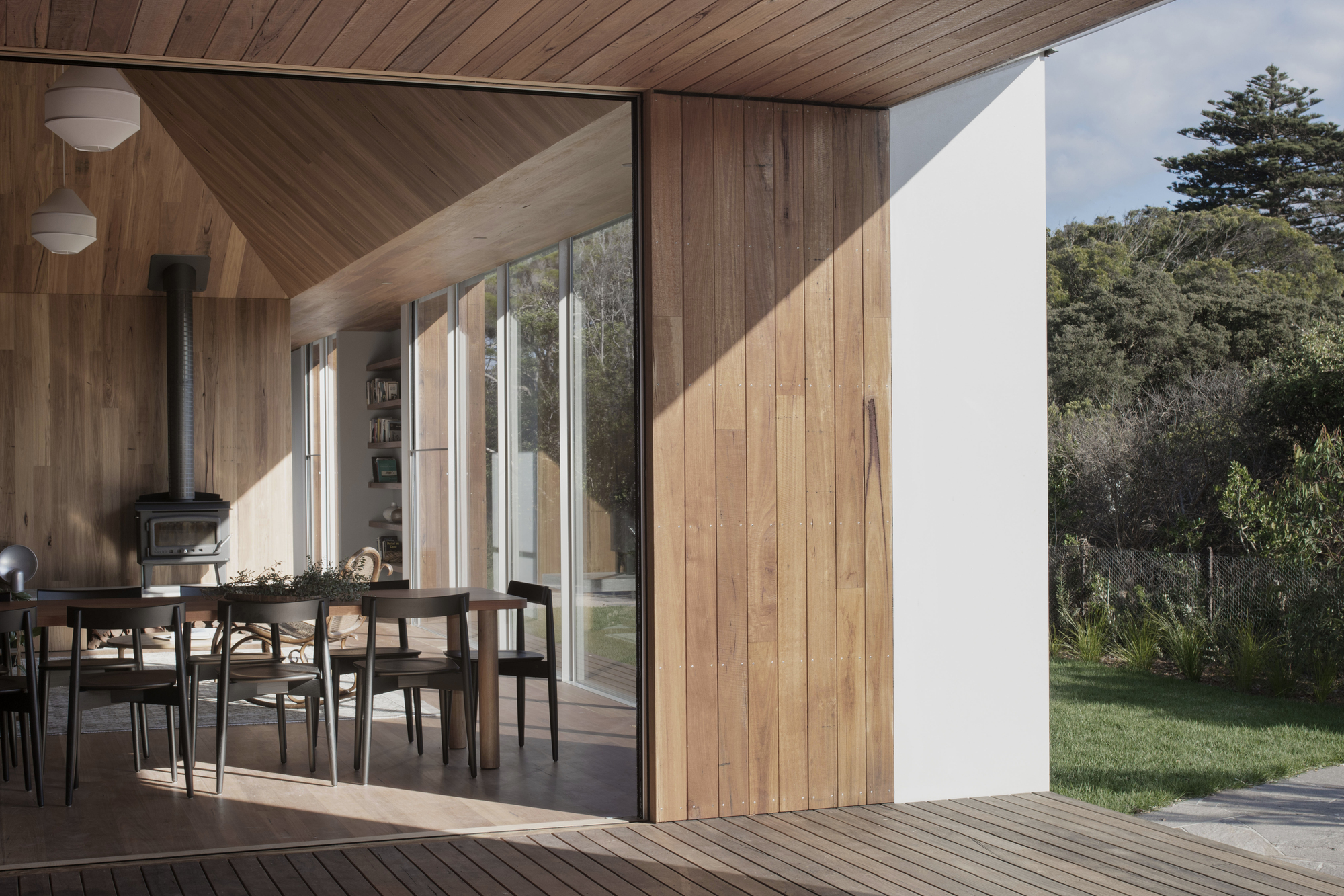 Gallery of Point Lonsdale House / Edition Office 7