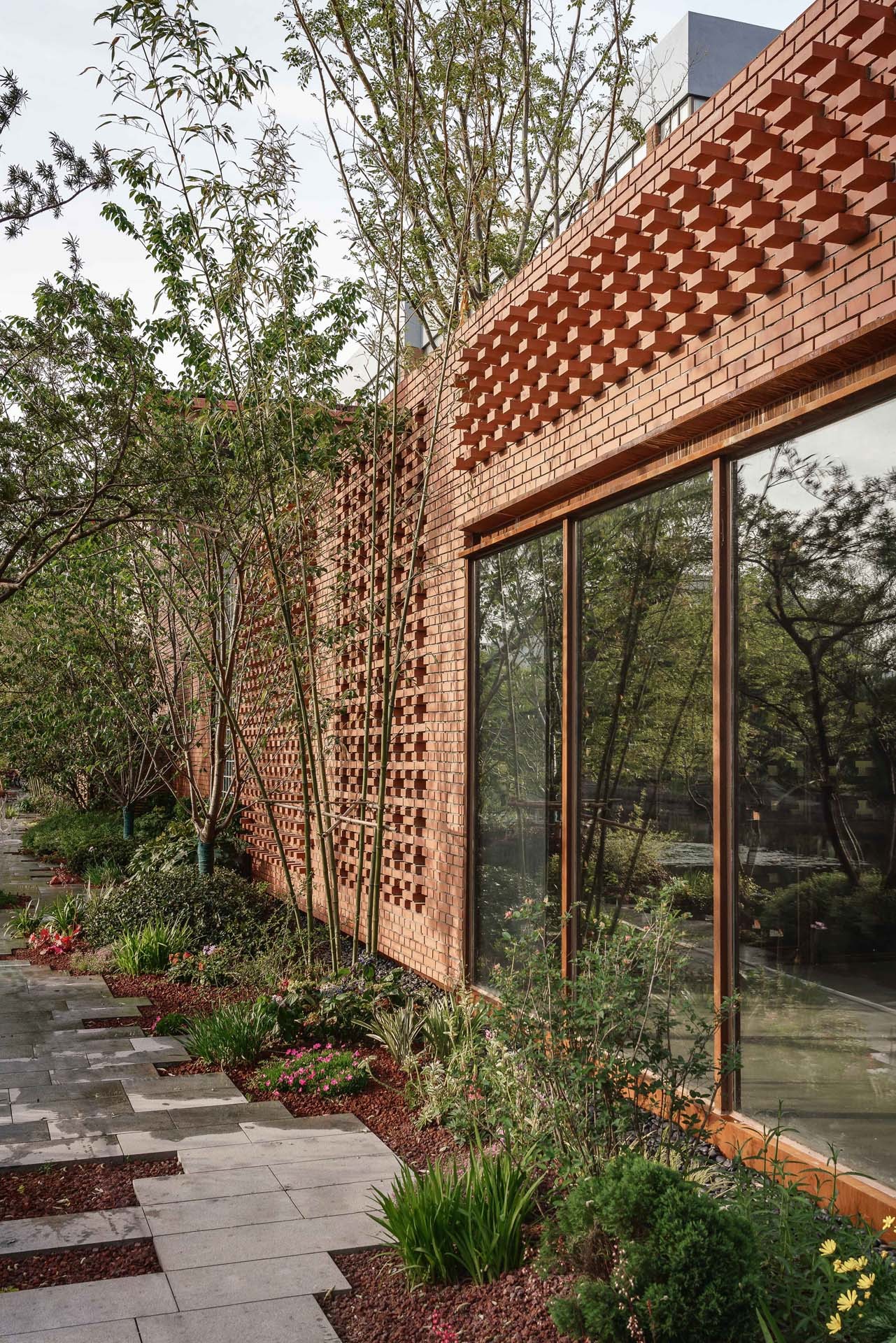 画廊 华东师范大学丽娃河畔书吧修缮 / 上海日清建筑设计 - 4