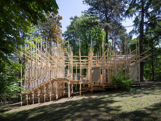 EPFL Students Build Wooden Pavilions Around Lake Geneva's Shores EPFL Students Build Wooden Pavilions Around Lake Geneva's Shores - Image 1 of 20