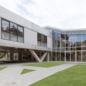 Colegio Los Pilares / Dovat Arquitectos - Escuela Primaria, Fachada