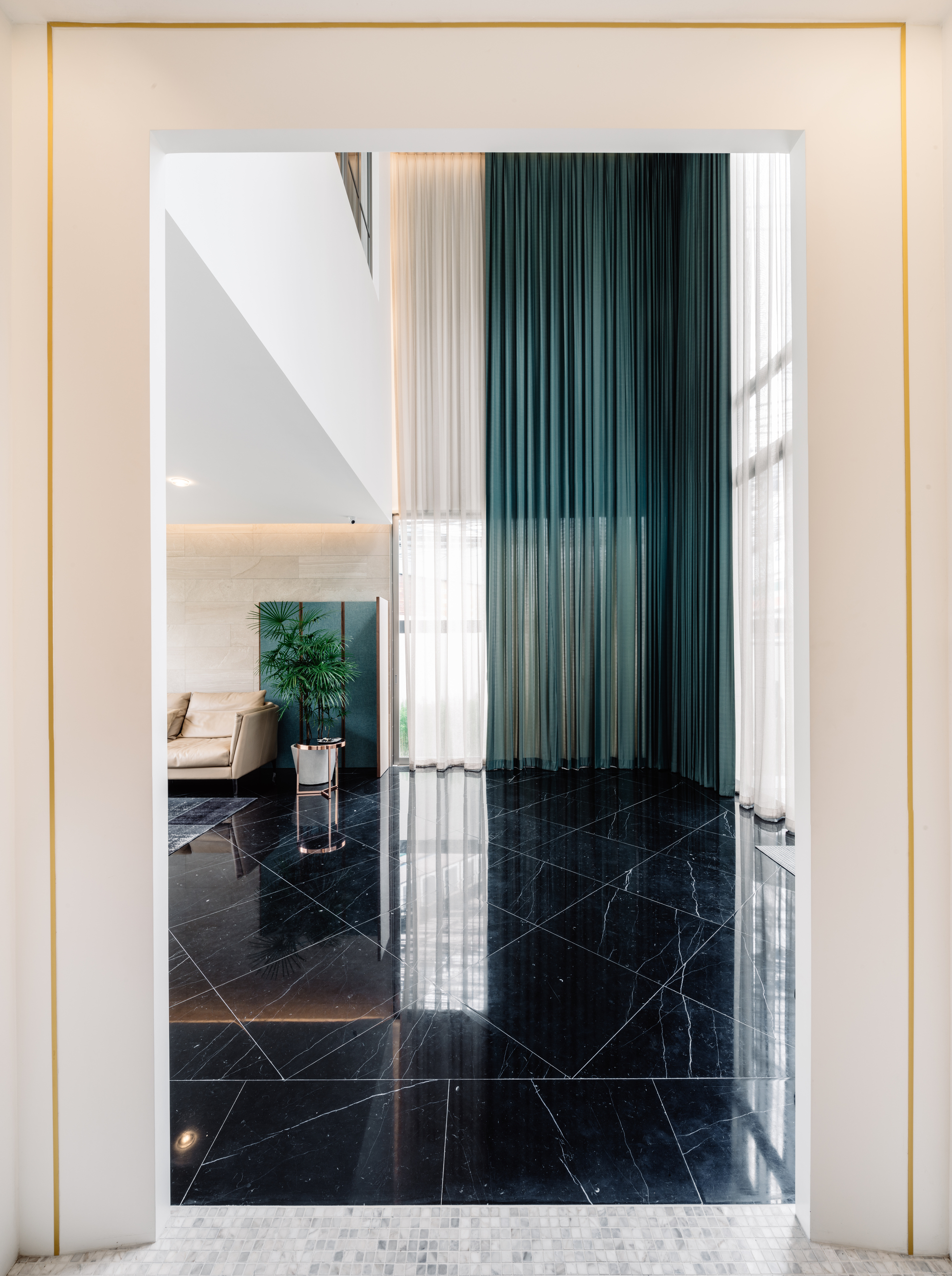 Gallery of Bird Bom House / FLAT12x - 39
