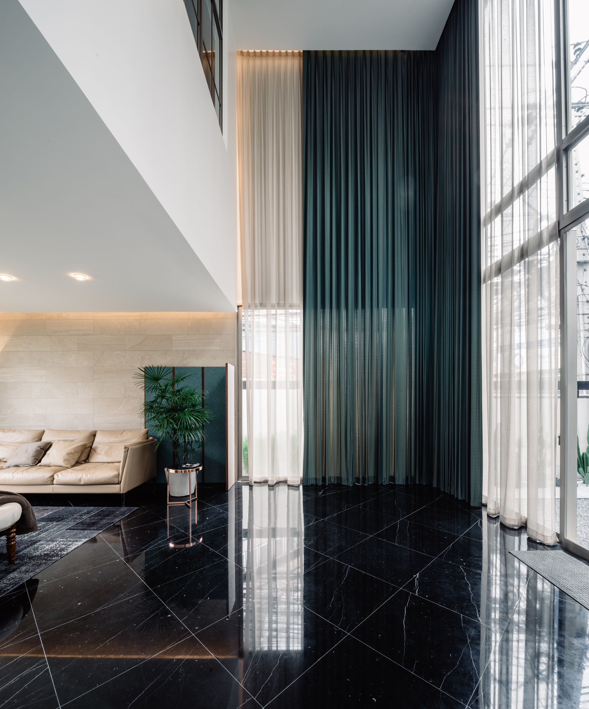Gallery of Bird Bom House / FLAT12x - 9
