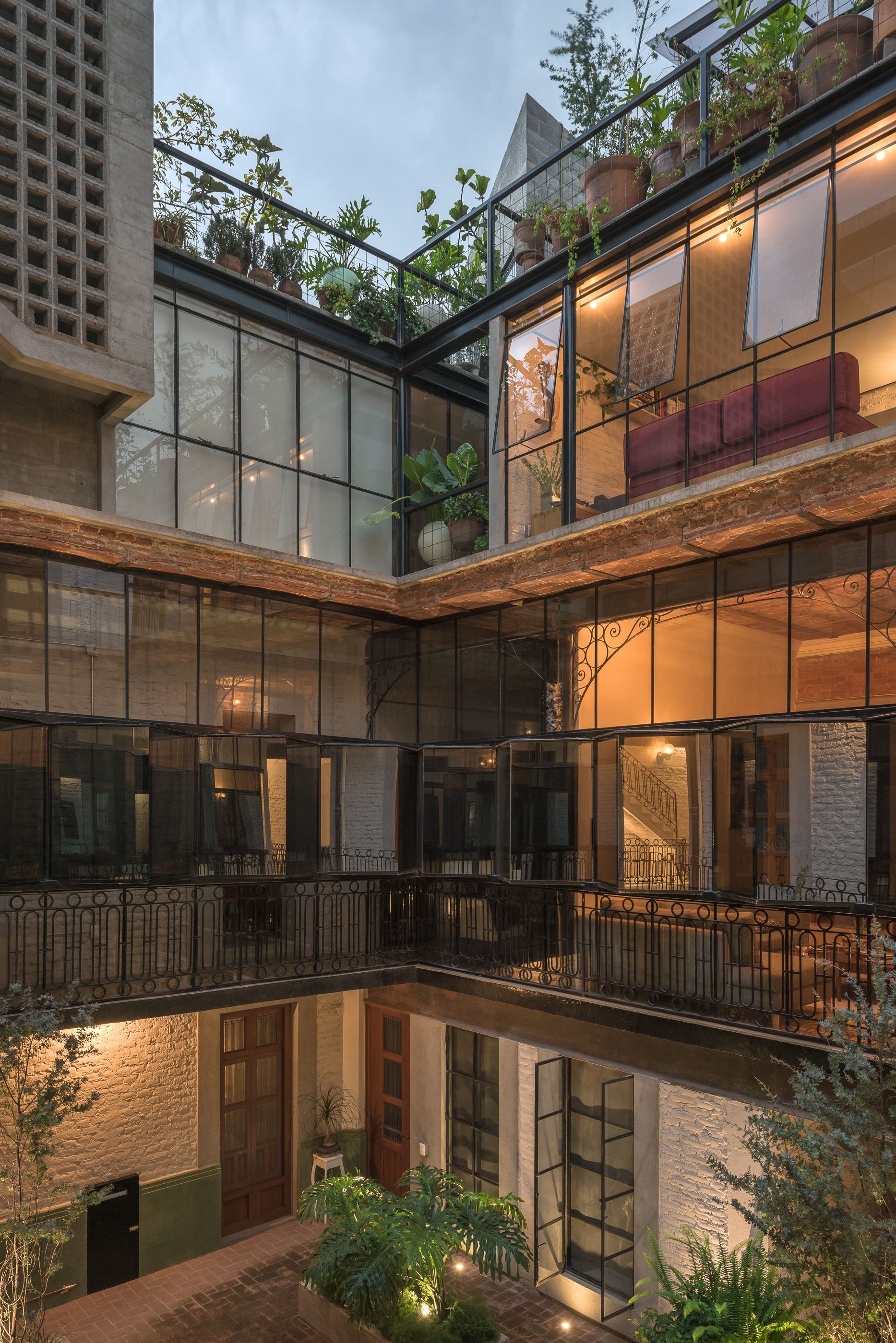 Galería de Edificio Lirio 7 / BAAQ' 9