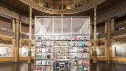 书龛，在古罗马建筑中植入现代的书架装置 / Set Architects