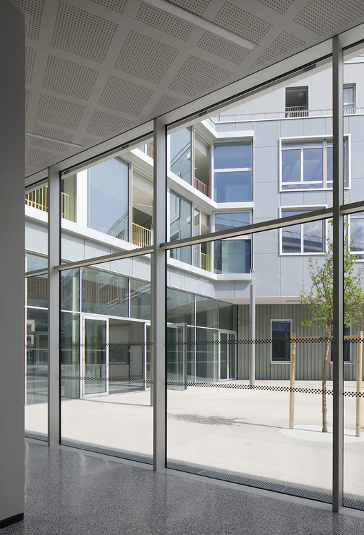 High School in Boulogne / Mikou Studio High School in Boulogne / Mikou Studio - Image 9 of 45