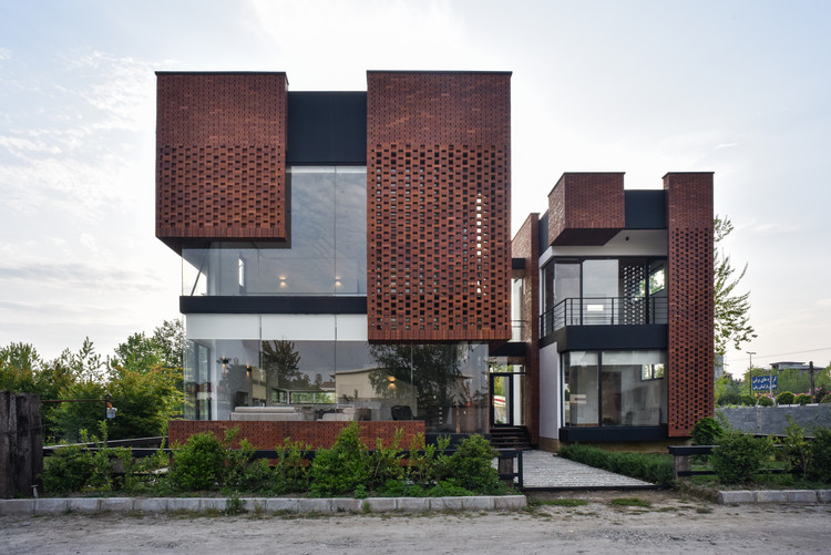 Maziar Brick House / Naghshe Khak Architectural Group - Houses, Facade, Door