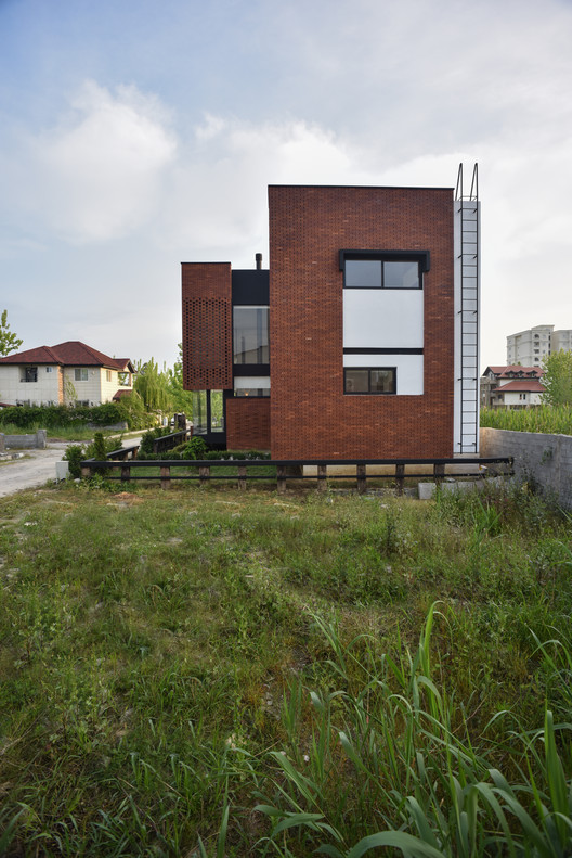 Maziar Brick House / Naghshe Khak Architectural Group - Windows, Brick, Facade