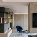Vivienda AXII / ADOM-STUDIO - Mesas, Sillas