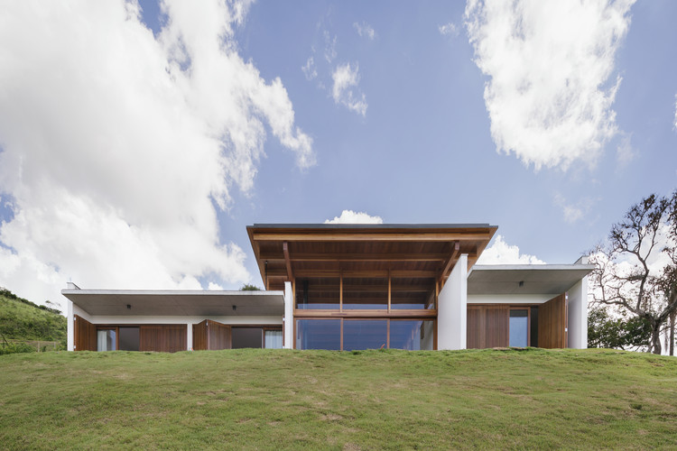 Monte House / Gávea Arquitetos - Image 2 of 28