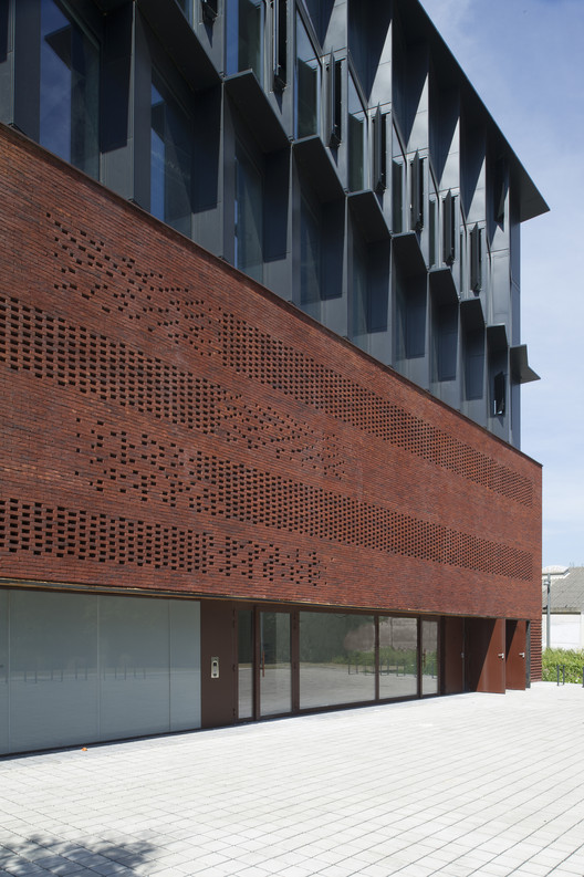 Black Diamond / Pranlas-Descours Architectes-Urbanistes - Windows, Brick, Facade