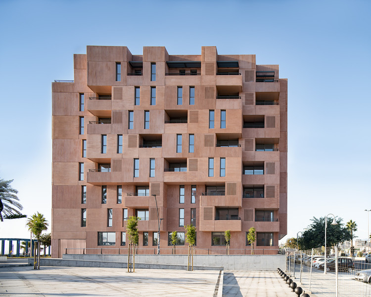 Edificio de 73 viviendas de alquiler / Muñoz Miranda Architects, © Javier Callejas Sevilla