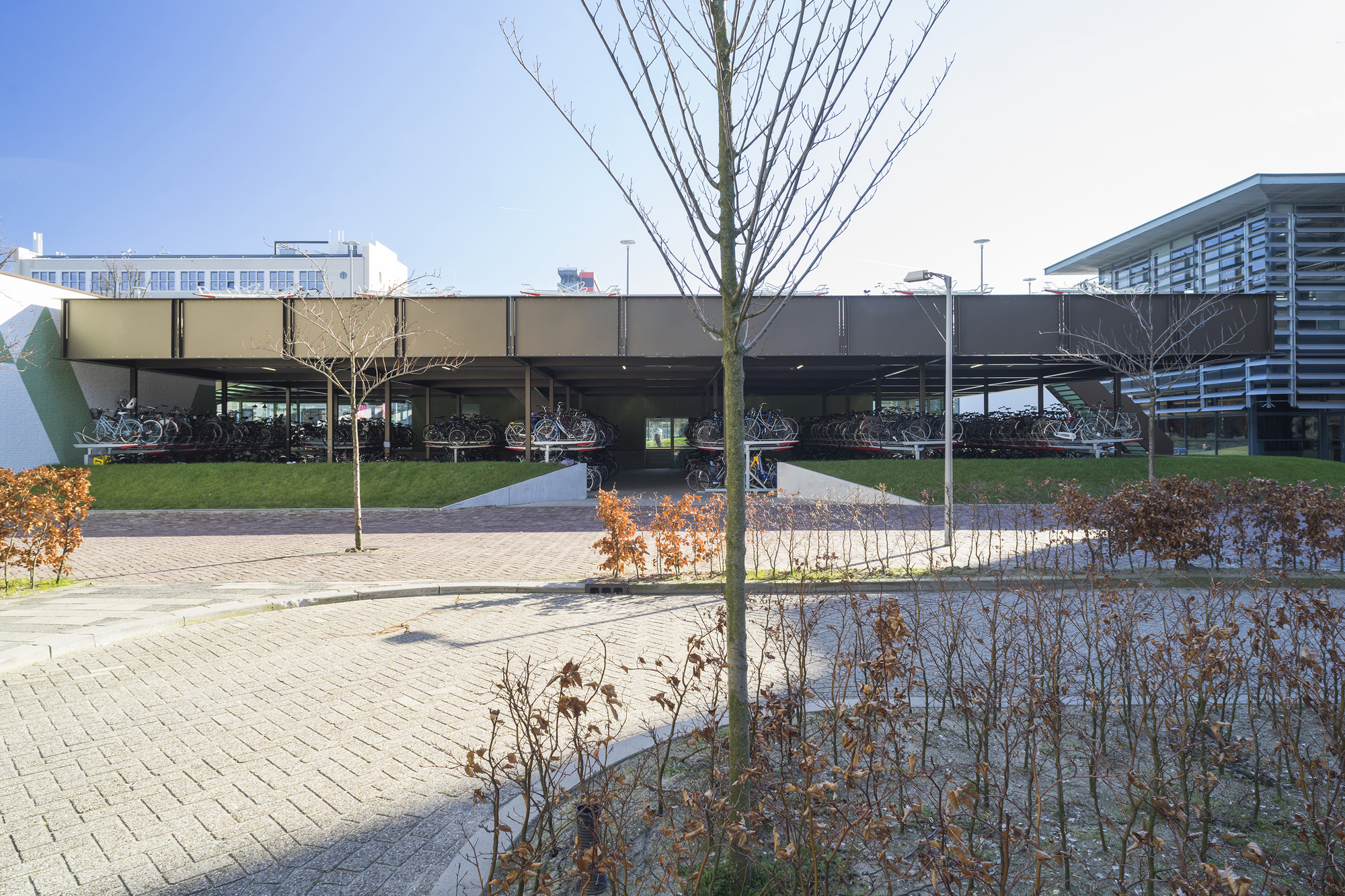 Galería de Café y bicicletas / BureauVanEig + Biq architecten 8