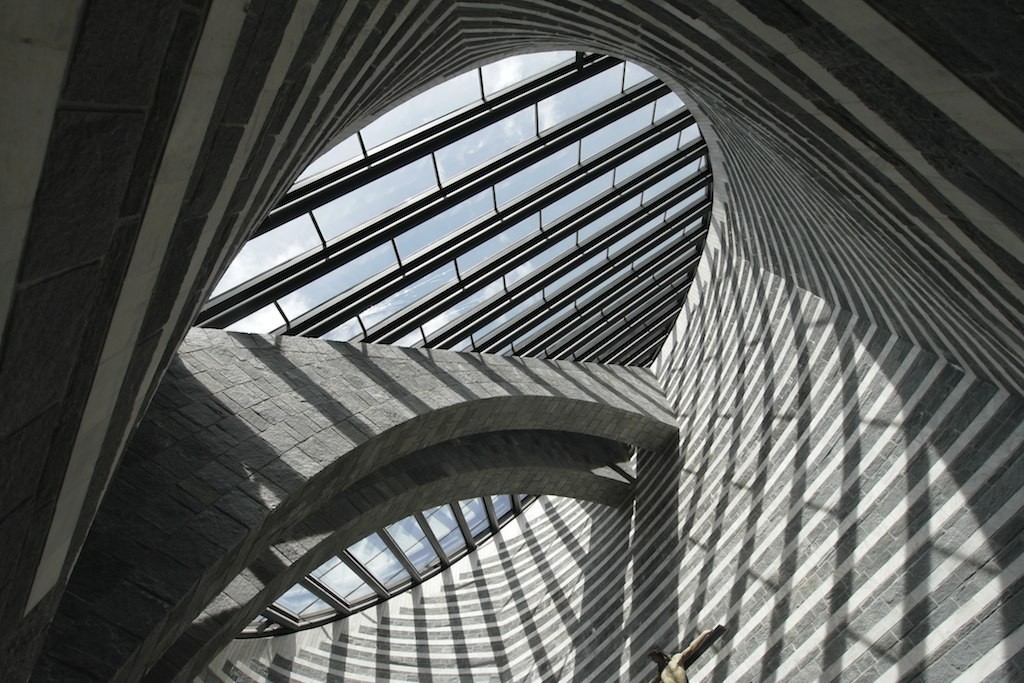 MARIO BOTTA Light and Gravity　建築作品集 マリオ・ボッタ MARIO BOTTA Light and Gravity：Architecture