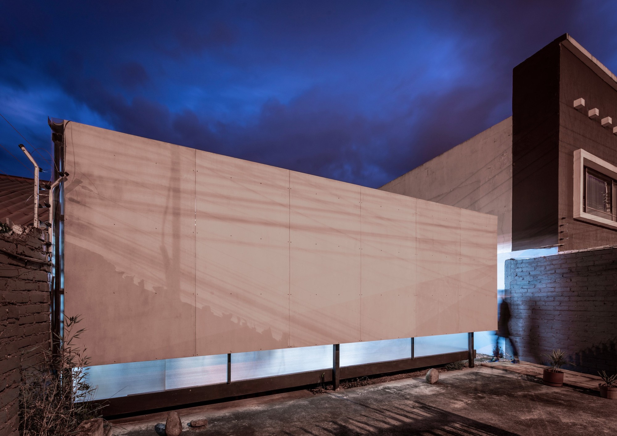 Gallery of Cement Curtain / Ruptura Morlaca Arquitectura 3