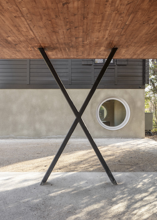 Mr. Barrett’s House / Daniel Zamarbide - Image 18 of 36