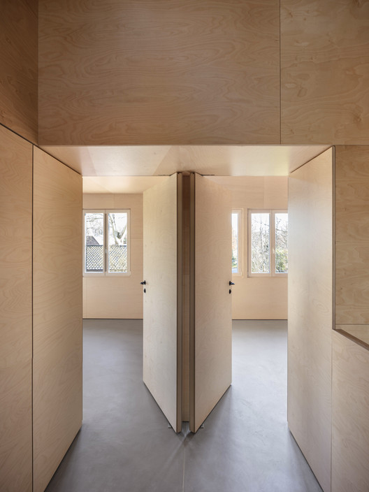 Mr. Barrett’s House / Daniel Zamarbide - Glass, Concrete, Windows