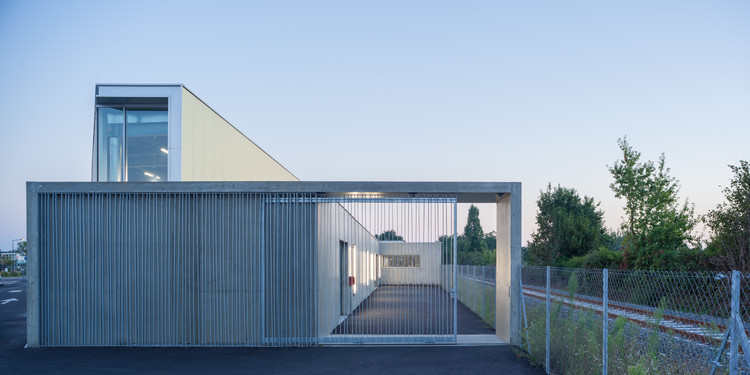 Cycles La tangente Workshop and Store / Atelier Ronan Prineau - Store, Fence, Facade, Handrail