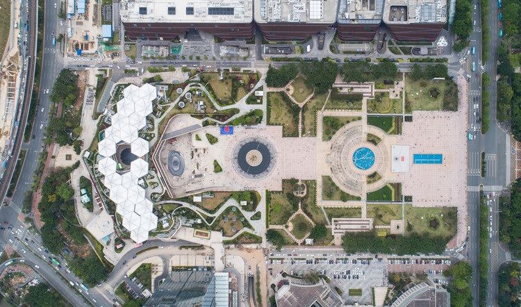 Overlooking Longcheng Square. Image © Yu Bai