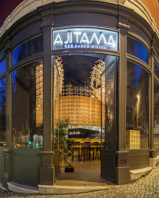 Ajitama Ramen Bistrô / JCFS Architects - Fachada, Arco, Pilar