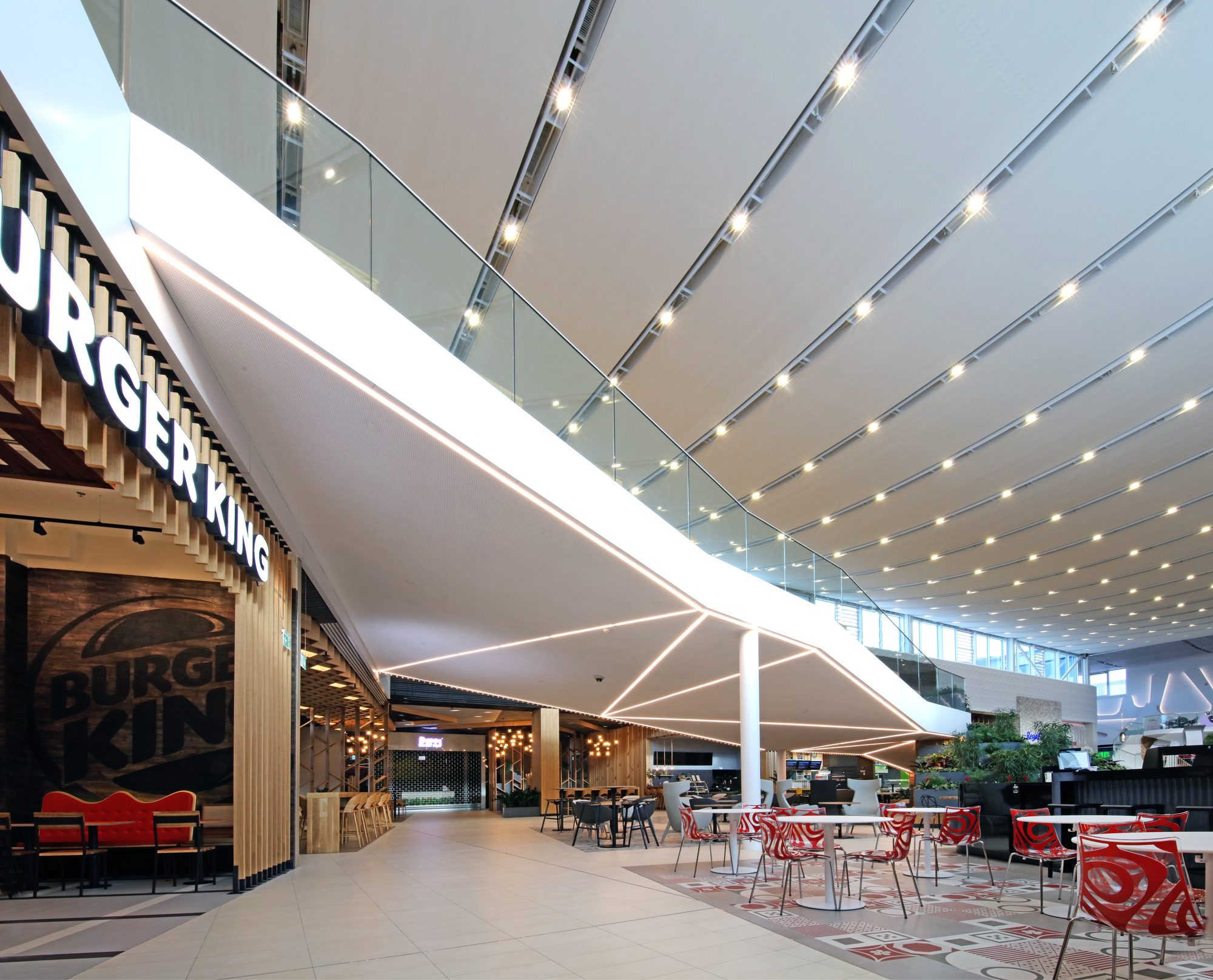 Galería de Patio de comidas Gastro Passage / Suchánek, Oficina de