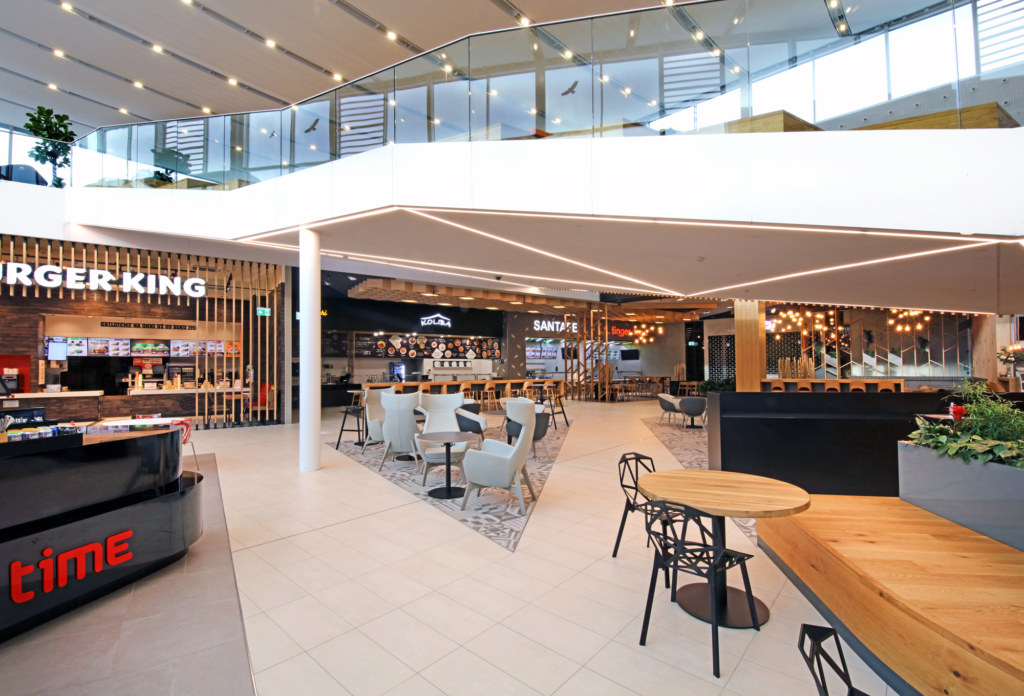 Galería de Patio de comidas Gastro Passage / Suchánek, Oficina de