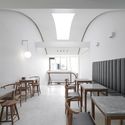 Transit No.8 / Pommballstudio - Café