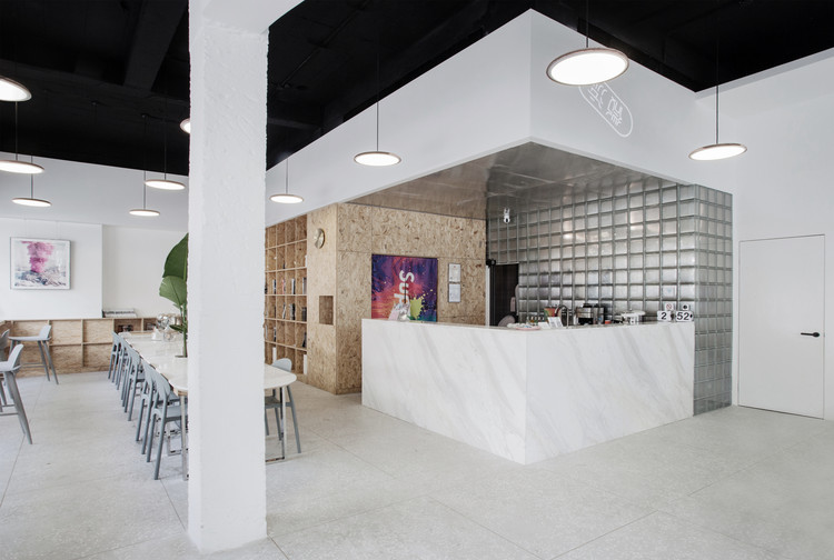 frontdesk. Image © Hongxiao Liu