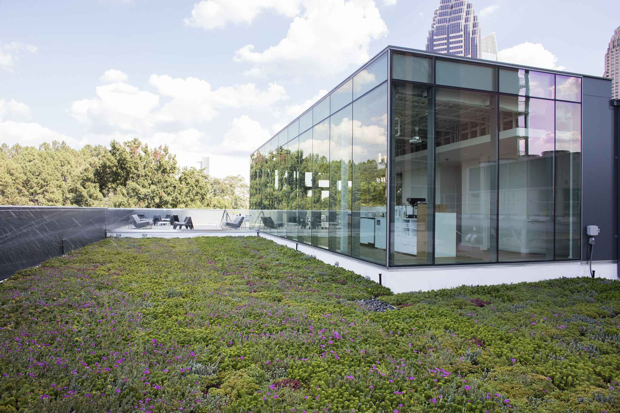 Gallery of Interface Headquarters / Perkins and Will - 11