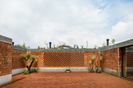 Terreno House / Fernanda Canales - Image 3 of 18