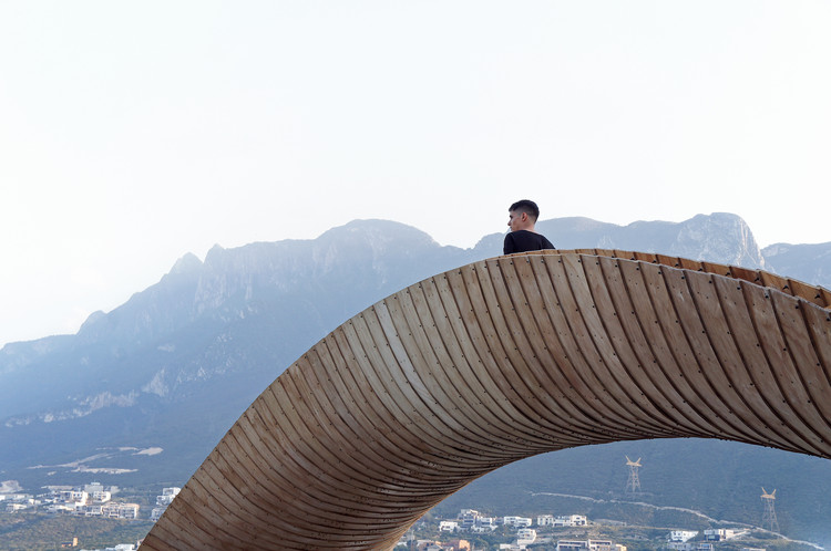 Puente sistema de flexión activa  / Centro de Estudios Superiores de Diseño de Monterrey, CEDIM - Arco