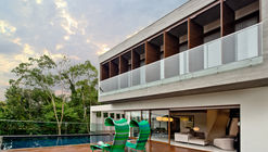 Alto do Glória House / Tufi Mousse Arquitetura