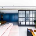 Apartamento Cesar Zama / LVPN Arquitetura + Caco Cruz - Sofá, Janela, Dormitório