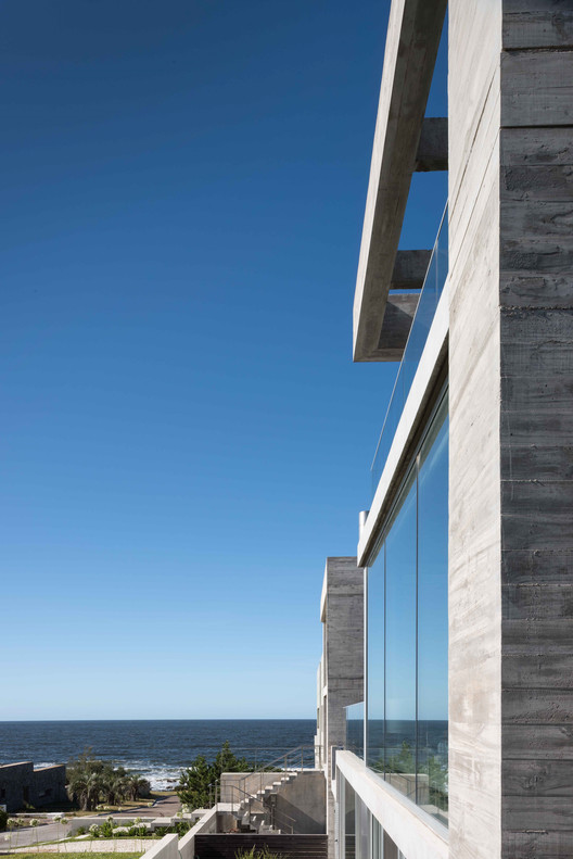 La Iluminada House / Martin Gomez Arquitectos - Image 10 of 25