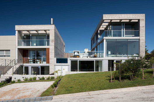 La Iluminada House / Martin Gomez Arquitectos - Image 2 of 25