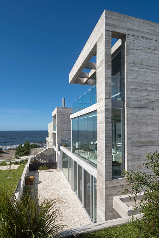 La Iluminada House / Martin Gomez Arquitectos - Image 12 of 25