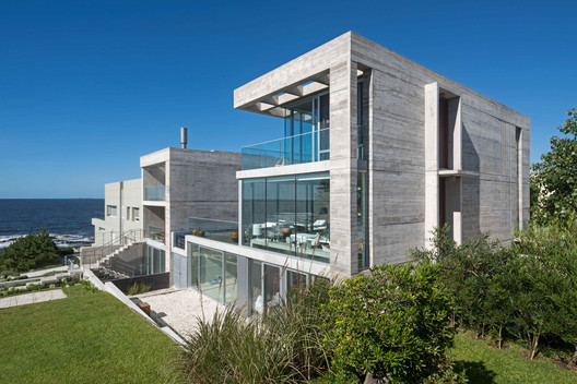 La Iluminada House / Martin Gomez Arquitectos - Image 3 of 25