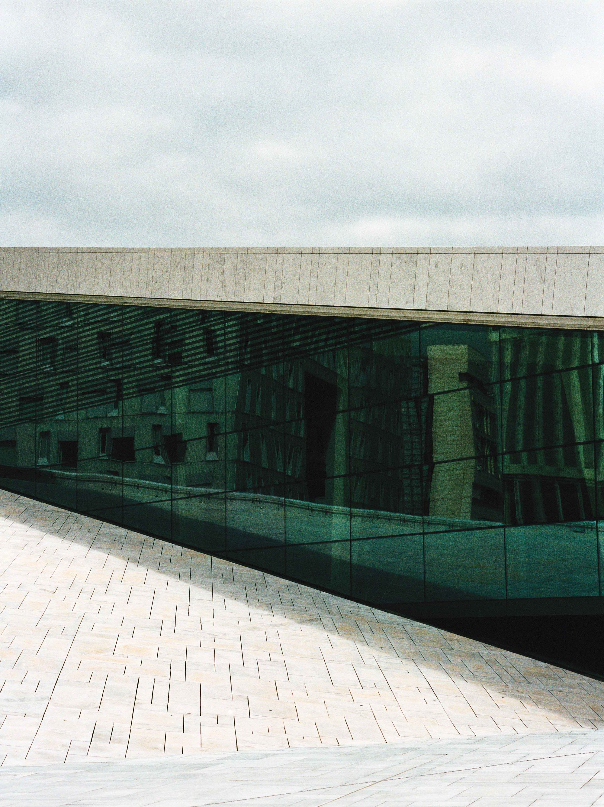 Incredible Modernist Architecture: Heritage Groups Fight To Save A Scottish Landmark - p02owp1