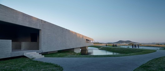 Swan Lake Bridge House and Viewing Tower / TAO - Trace Architecture Office - Image 12 of 49