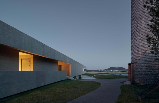 Swan Lake Bridge House and Viewing Tower / TAO - Trace Architecture Office - Image 4 of 49