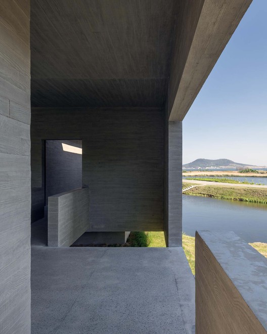 Swan Lake Bridge House and Viewing Tower / TAO - Trace Architecture Office - Image 13 of 49