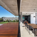 Casa JK / Michel Macedo Arquitetos - Casas, Terraço, Fachada, Porta, Viga, Mesa, Cadeira