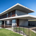 Casa JK / Michel Macedo Arquitetos - Casas, Fachada, Porta, Cerca