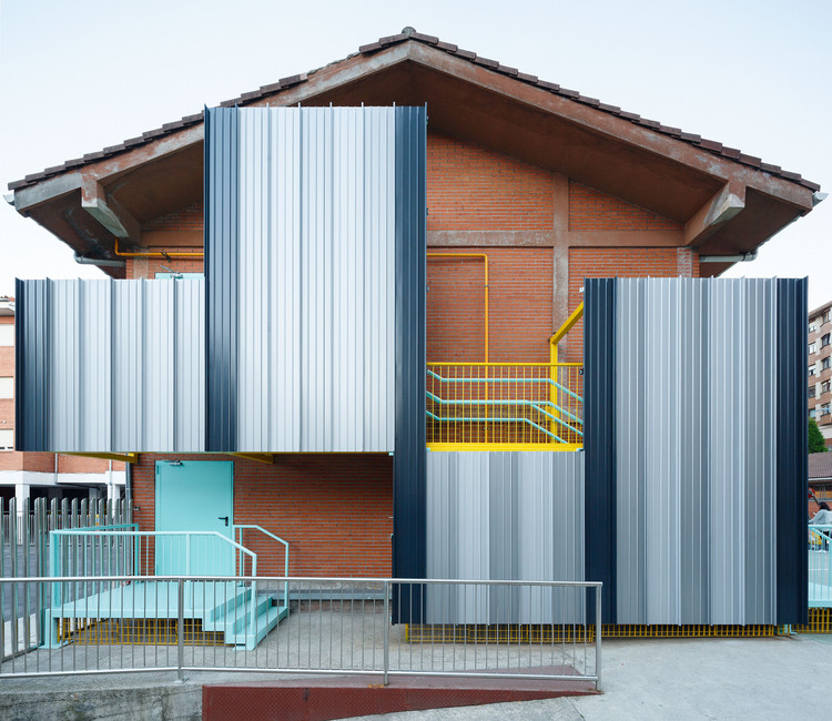 Escuela infantil Altzaga / azab - Escaleras, Fachada