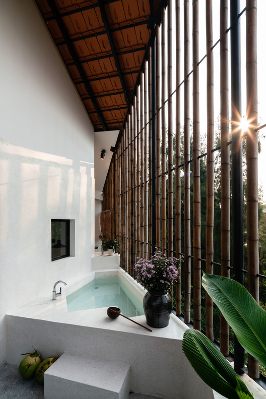 Far Homestay House / D1 - Bathtub, Bathroom, Windows, Beam