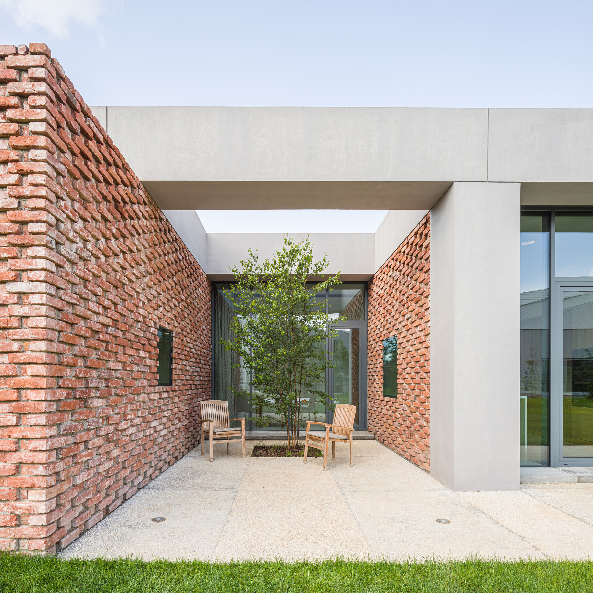 Gallery of E+E House / Ene+Ene Arhitectura - 16