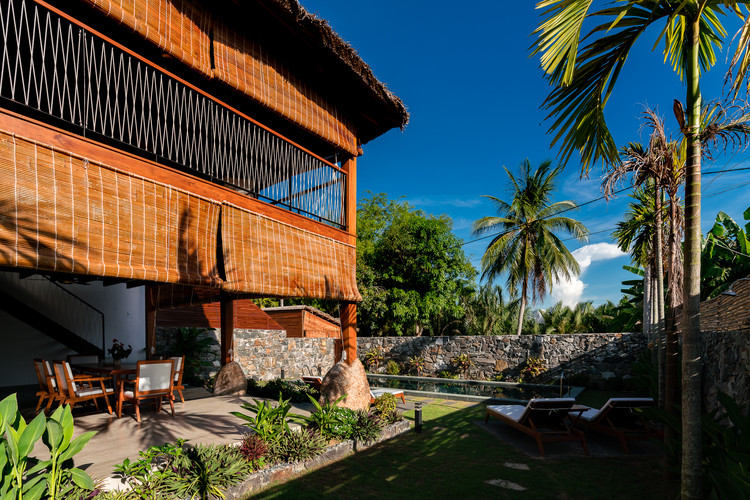 M Villa / D1  - Facade, Garden, Courtyard